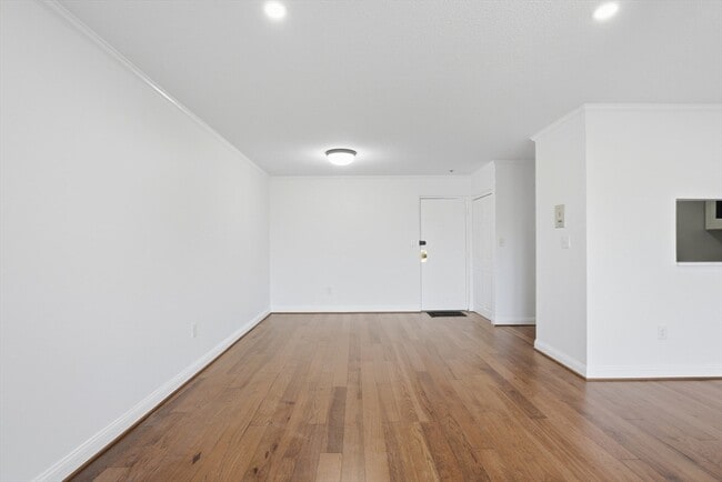 Foto del edificio - 2 Summit Dr