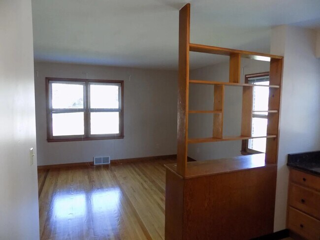 Building Photo - 417 S 7th St
