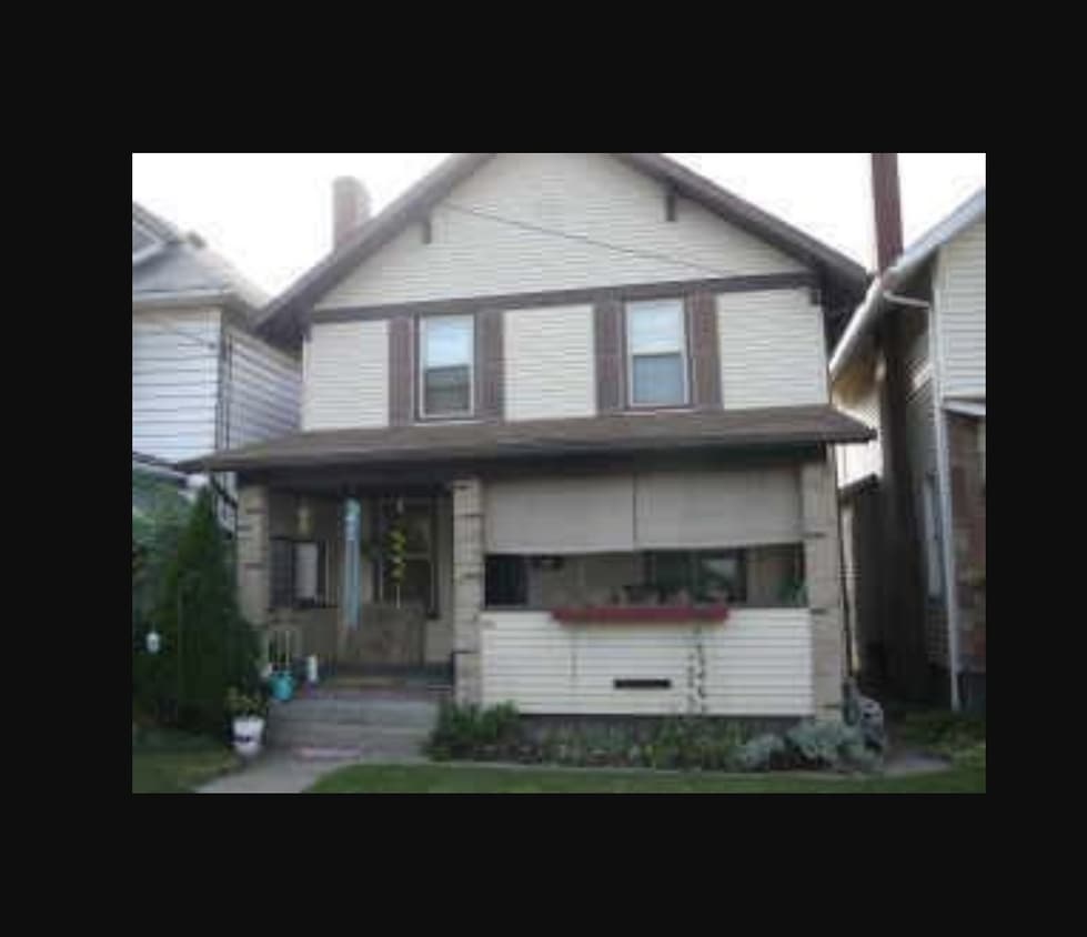 Primary Photo - 1815 Victoria Ave