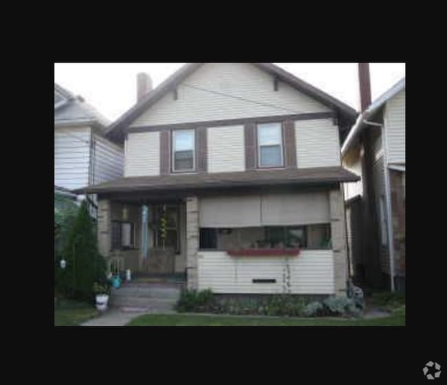 Building Photo - 1815 Victoria Ave