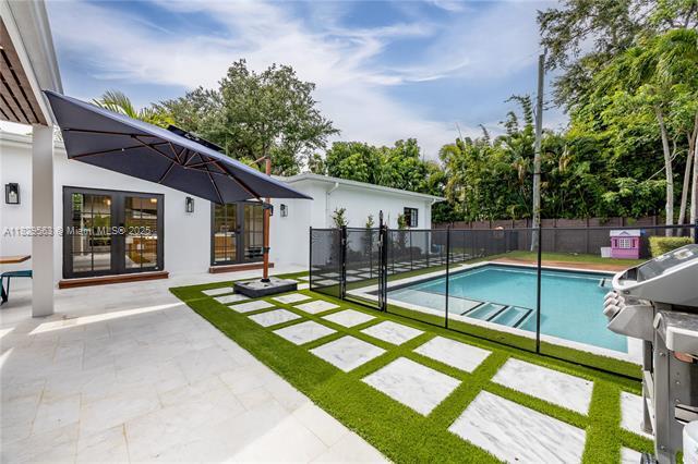 Foto principal - 235 NE 90th St