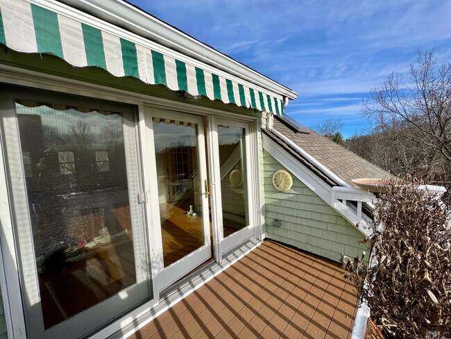 DECK, facing East. - 140 Lincoln Rd