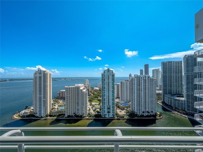 Foto del edificio - 335 S Biscayne Blvd