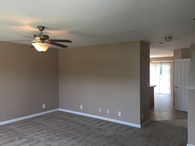 Building Photo - 4 bedroom Exit 1