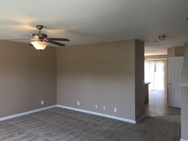 Foto del edificio - 4 bedroom Exit 1