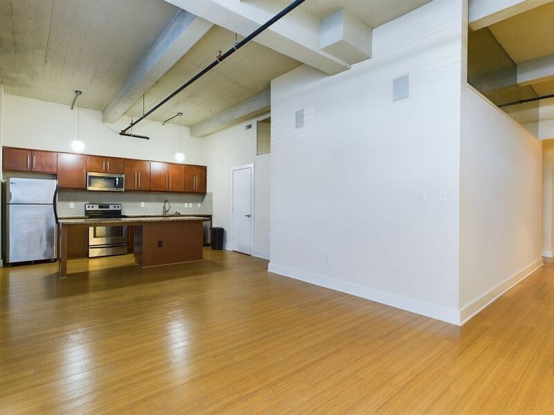 Primary Photo - 815 Perry St
