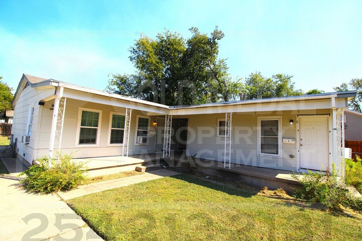 Foto principal - 625 Brook Dr