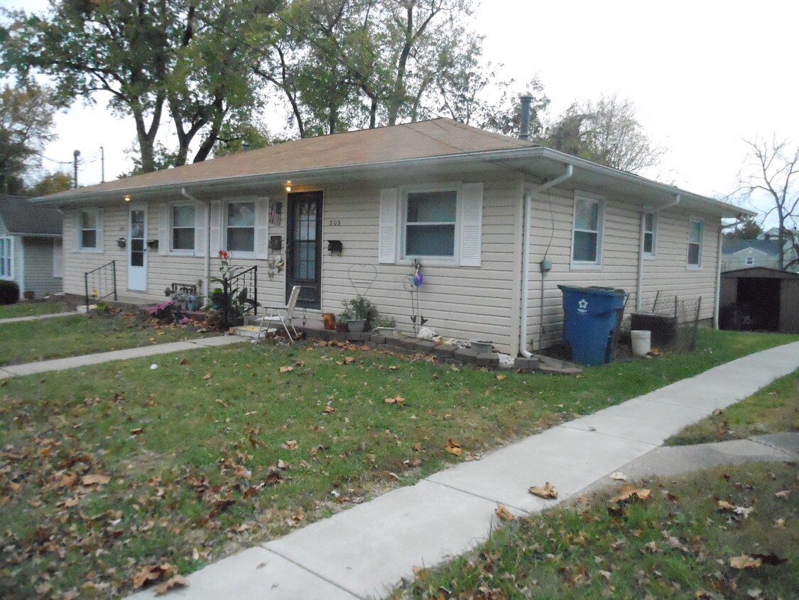 205 S Aurora St, Collinsville, IL 62234 Condo for Rent in