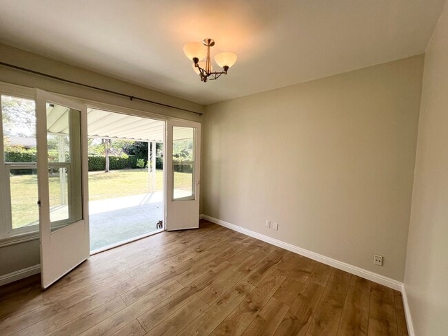 Building Photo - *** Gorgeous 4 bed 3 bath Single Family Ho...