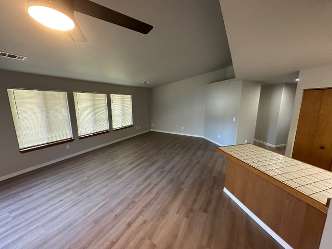 Building Photo - 1917 Trumpet Dr