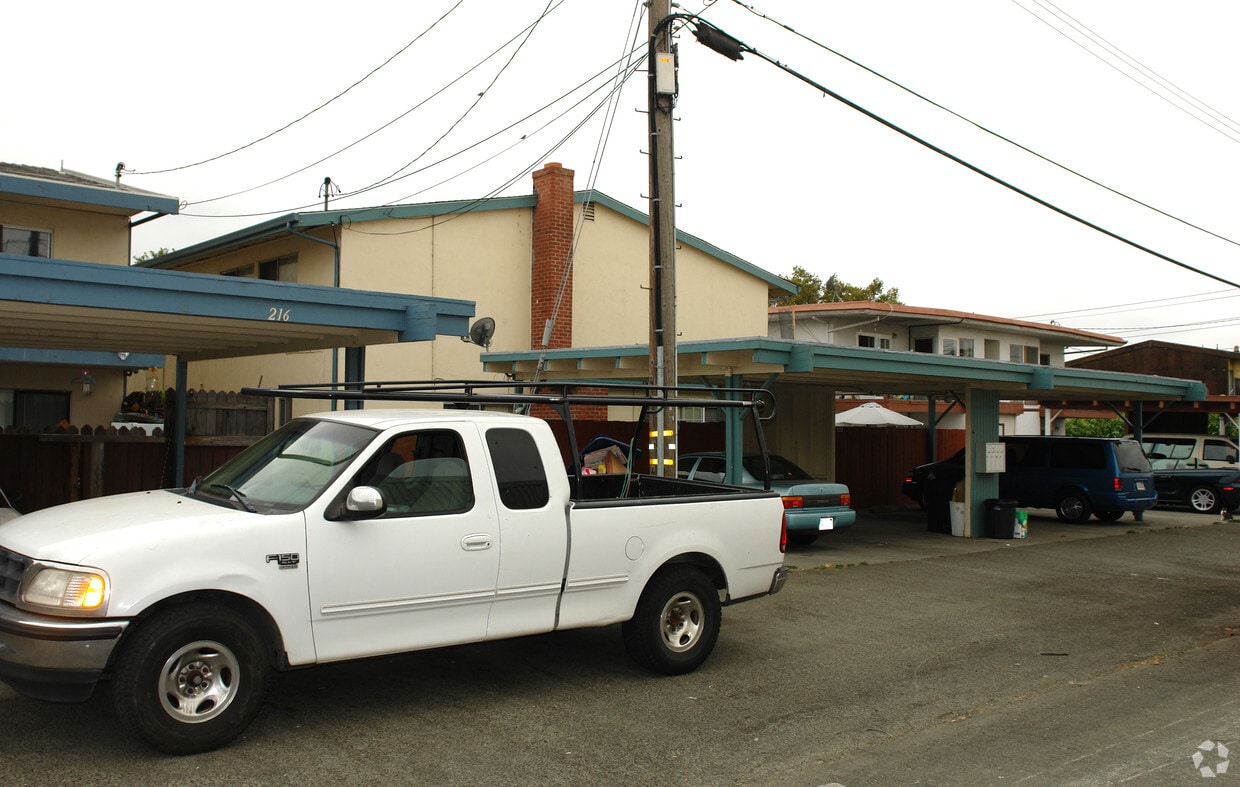 Foto del edificio - 210-214 Westwood St