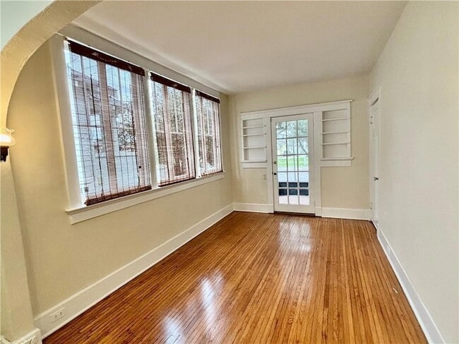 Foto del edificio - 7726 S Claiborne Ave