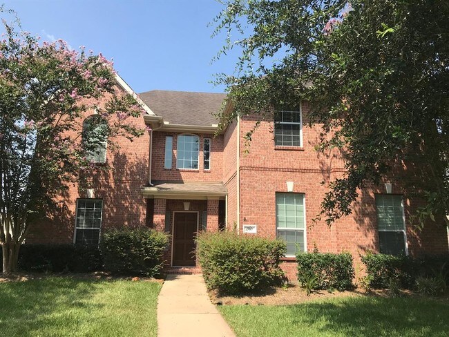 Building Photo - 910 High Ridge Dr