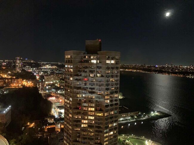 Foto del edificio - 7000 Boulevard E