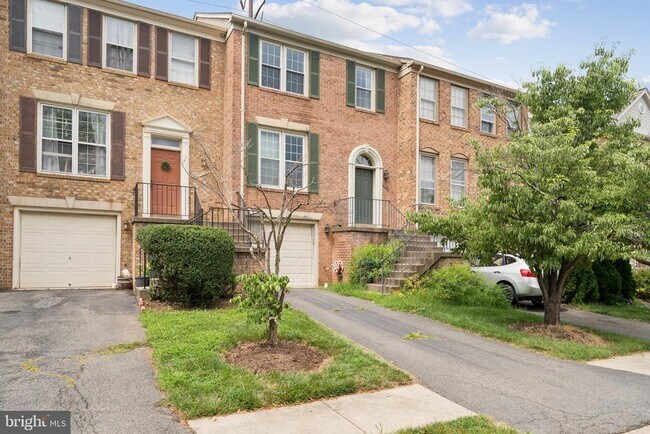 Foto del edificio - 4262 Fox Lake Dr