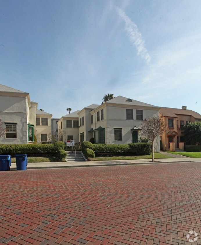 Foto del edificio - 1400-1410 L Ron Hubbard Way