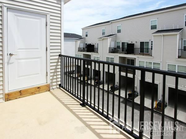 Building Photo - 406 Giordano Ave