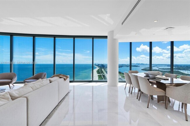 Foto del edificio - 15701 Collins Ave