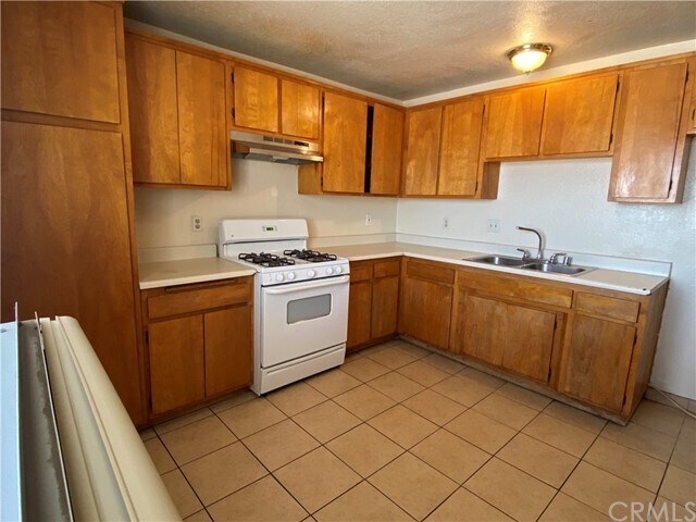 Foto del edificio - 16580 Pine St