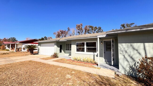 Building Photo - Charming 2-Bed Retreat in the Heart of Mount Dora! WASHER & DRYER INCLUDED!
