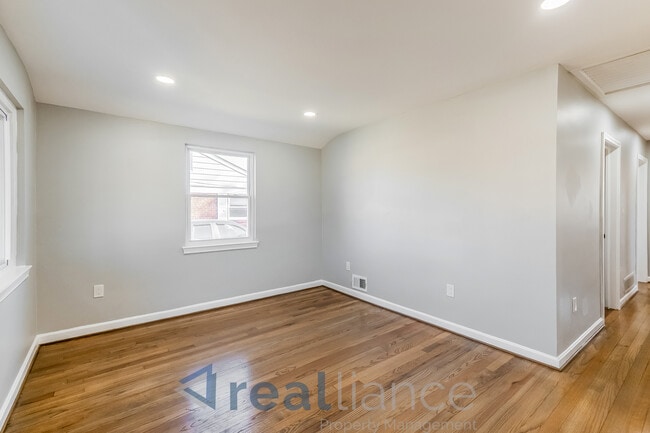 Foto del edificio - 2413 Chapman Rd