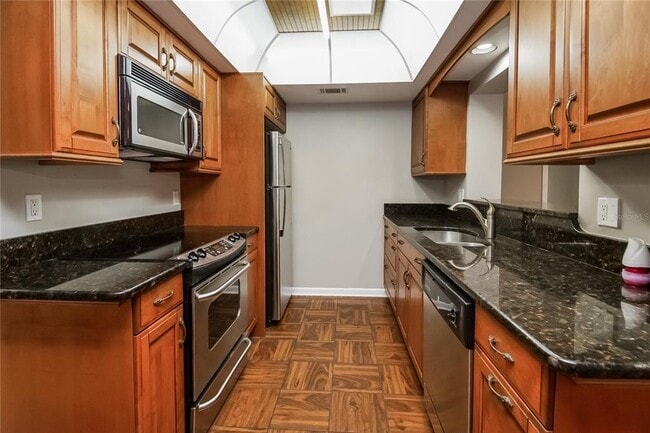 Foto del edificio - 5133 Oak Hill Dr