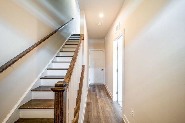 Foto del edificio - Brand New Luxury Town house for Rent!