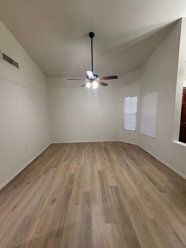 Building Photo - 1518 W Antiqua Dr