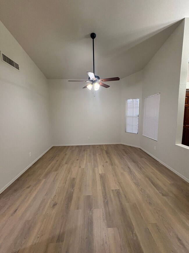 Foto del edificio - 1518 W Antiqua Dr