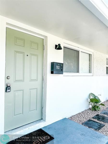 Foto del edificio - 702 NW 18th St