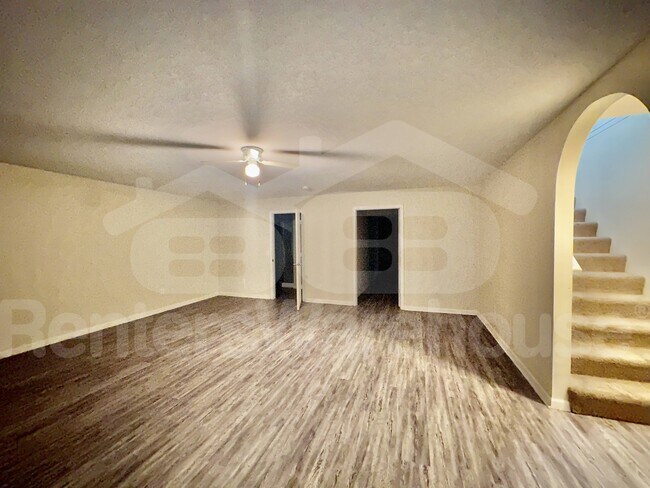 Foto del edificio - 300 W North St