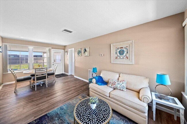 Building Photo - 475 Coral Dr