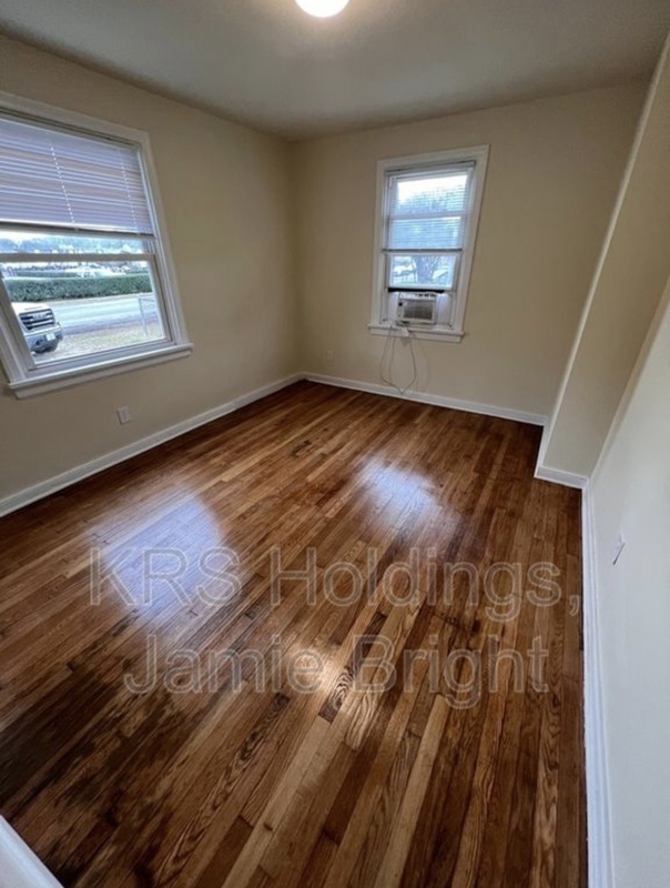Building Photo - 3105 Logandale Ave