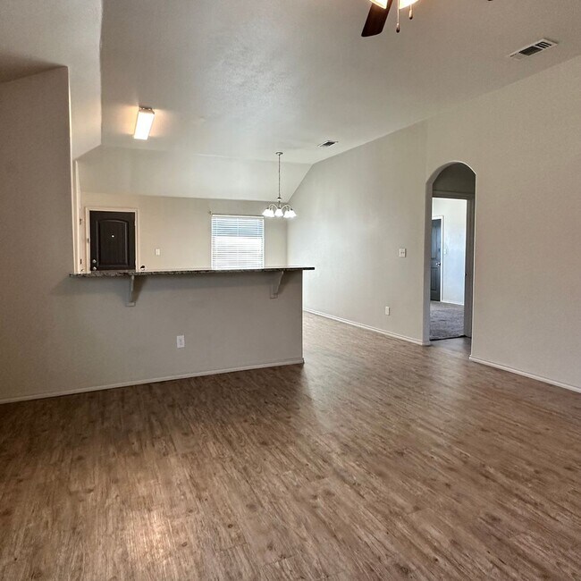 Building Photo - Pre-Leasing for June 2025! - 4 Bedroom Hom...