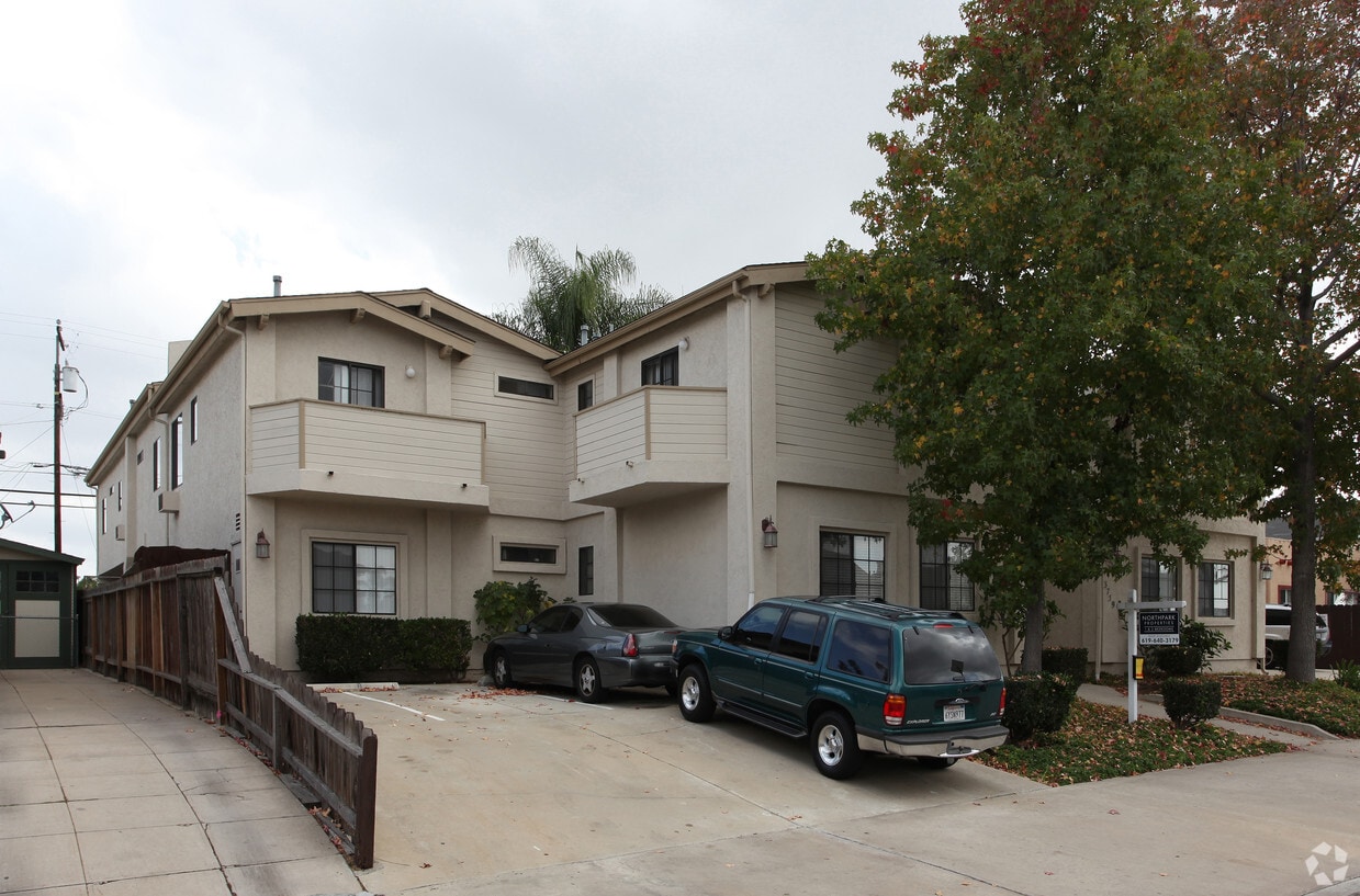 Primary Photo - 3759-3767 Pershing Ave