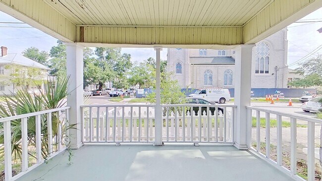 Foto del edificio - Down Stairs Apartment in Springfield