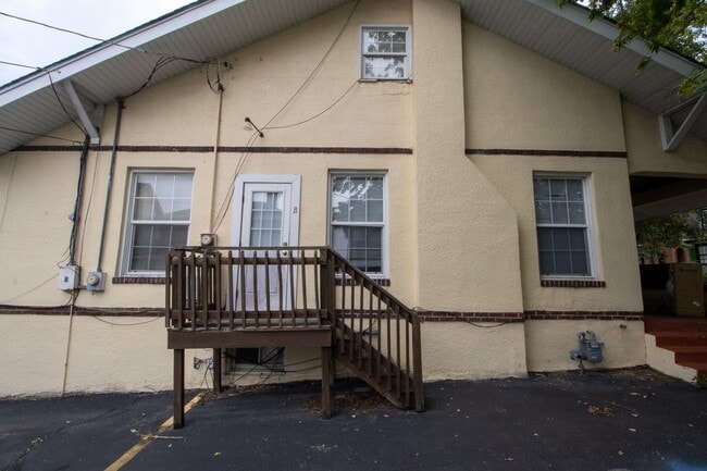 Building Photo - 1105 Hamilton Way