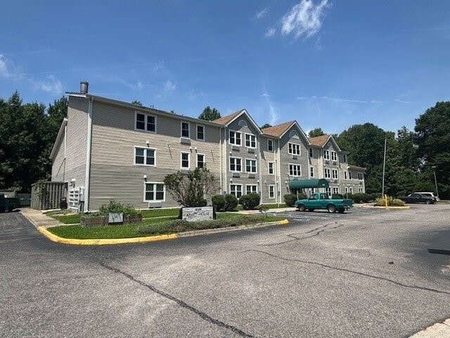 Building Photo - 2139 Broadmoor Ave