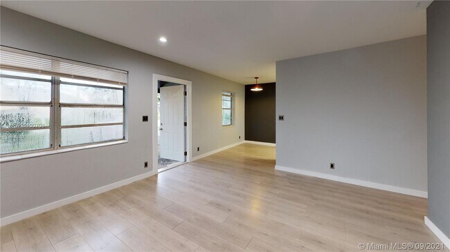 Foto del edificio - 404 NW 21st Terrace