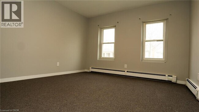 Building Photo - 22 Dacotah St