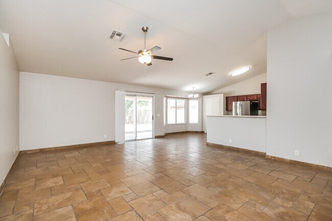 Foto del edificio - 1042 S Canal Dr