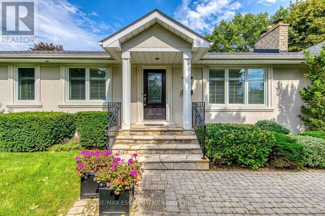 Building Photo - 281 Pinehurst Dr