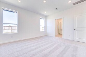 Building Photo - 27410 Sweetwater Bay Dr