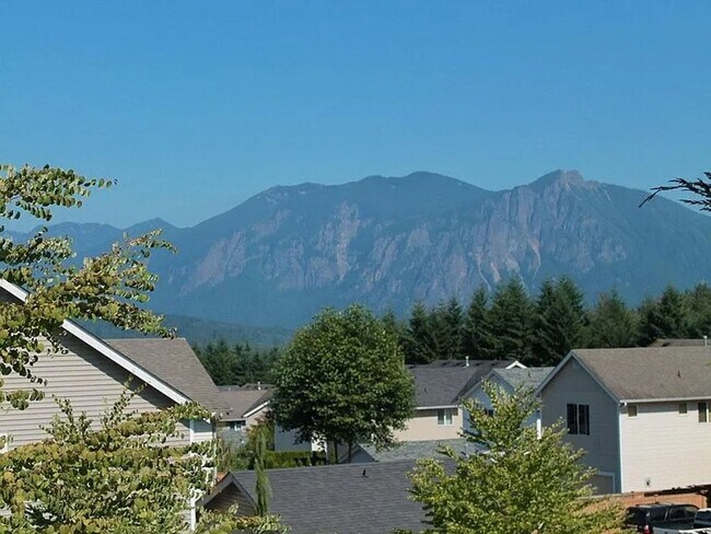 Building Photo - Gorgeous View!