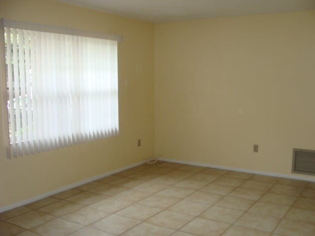 Building Photo - DEBARY 2 BEDROOM 2 BATH 2 CAR GARAGE