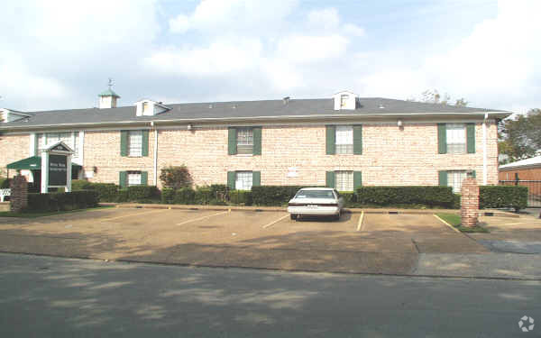 Building Photo - Hyde Park Apartments