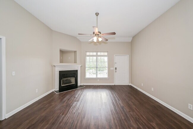 Foto del edificio - 604 Parrish Wood