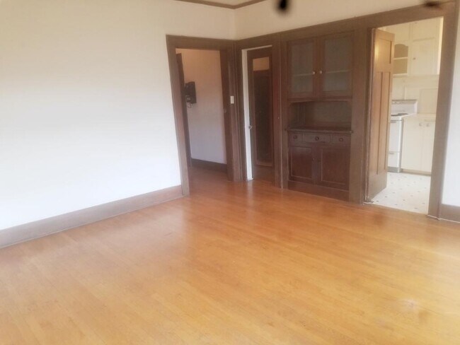 Building Photo - Porter Apartments - Studio + extra room