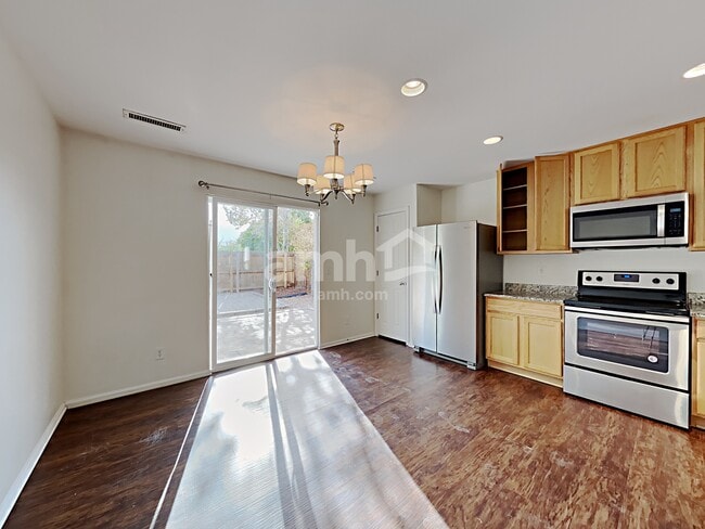 Building Photo - 251 Lonewolf Dr