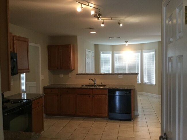 Foto del edificio - 5622 Falls Ridge Ln